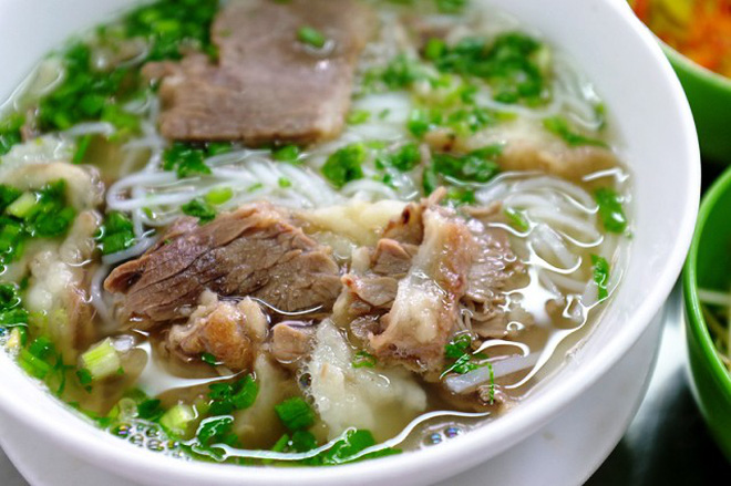 manger soupe pho a saigon restaurant cao van